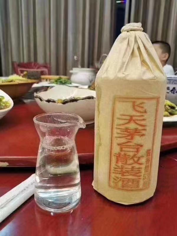 飞天茅台散装：一瓶1斤，一箱6瓶，口感到底怎么样？一箱多少钱？